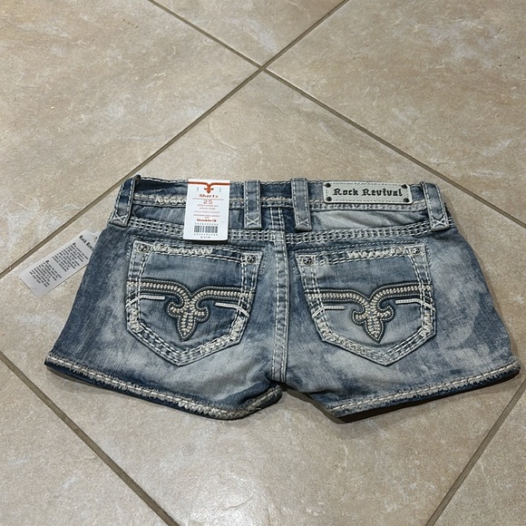 Women’s Rock Revival Jean Shorts. - Picture 5 of 8